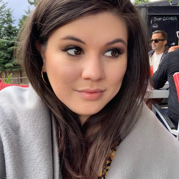 Meet your Posher, Katy - Picture 1 of 1